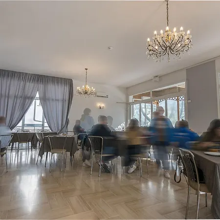 Hotell Lily 3*