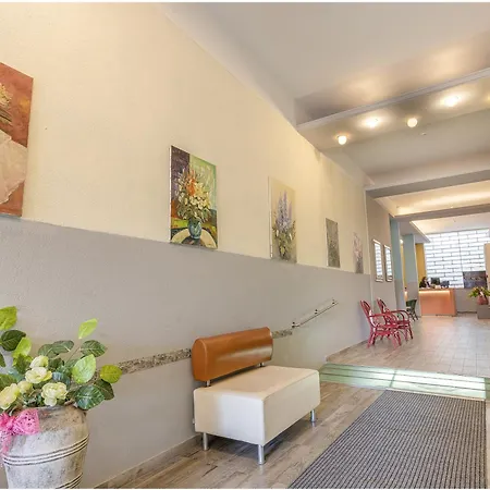 Lily Hotel